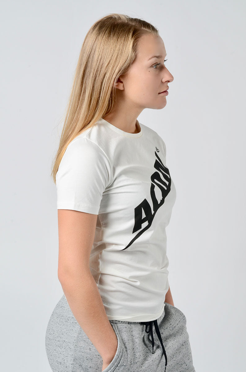 ACON T-shirt Regular, vit - på en flicka