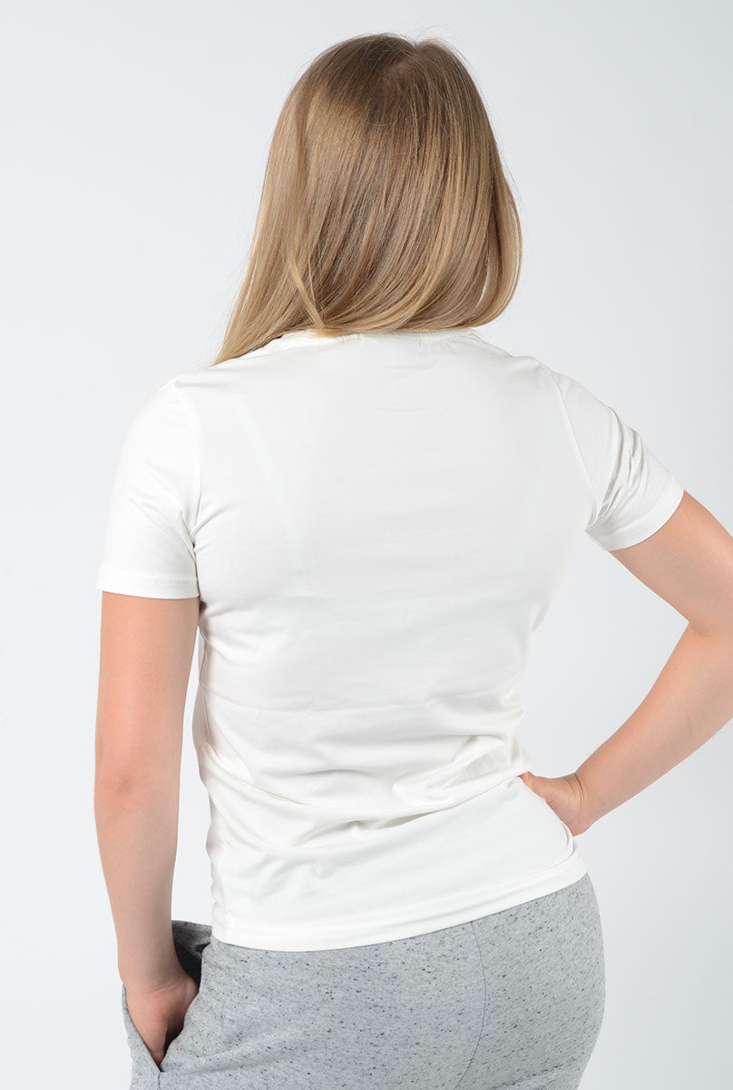 ACON T-shirt Regular, vit - på en flicka från sidan